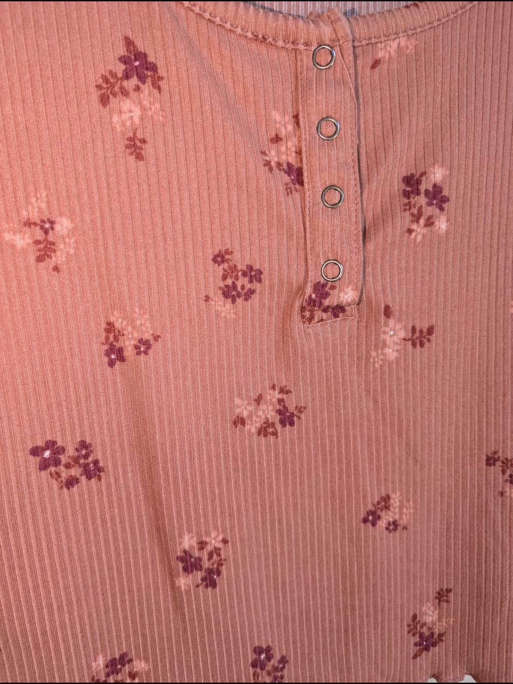 Pink Rose Mauve Floral Ribbed Scoop Henley Crop Top Women's Size M - Picture 2 of 6